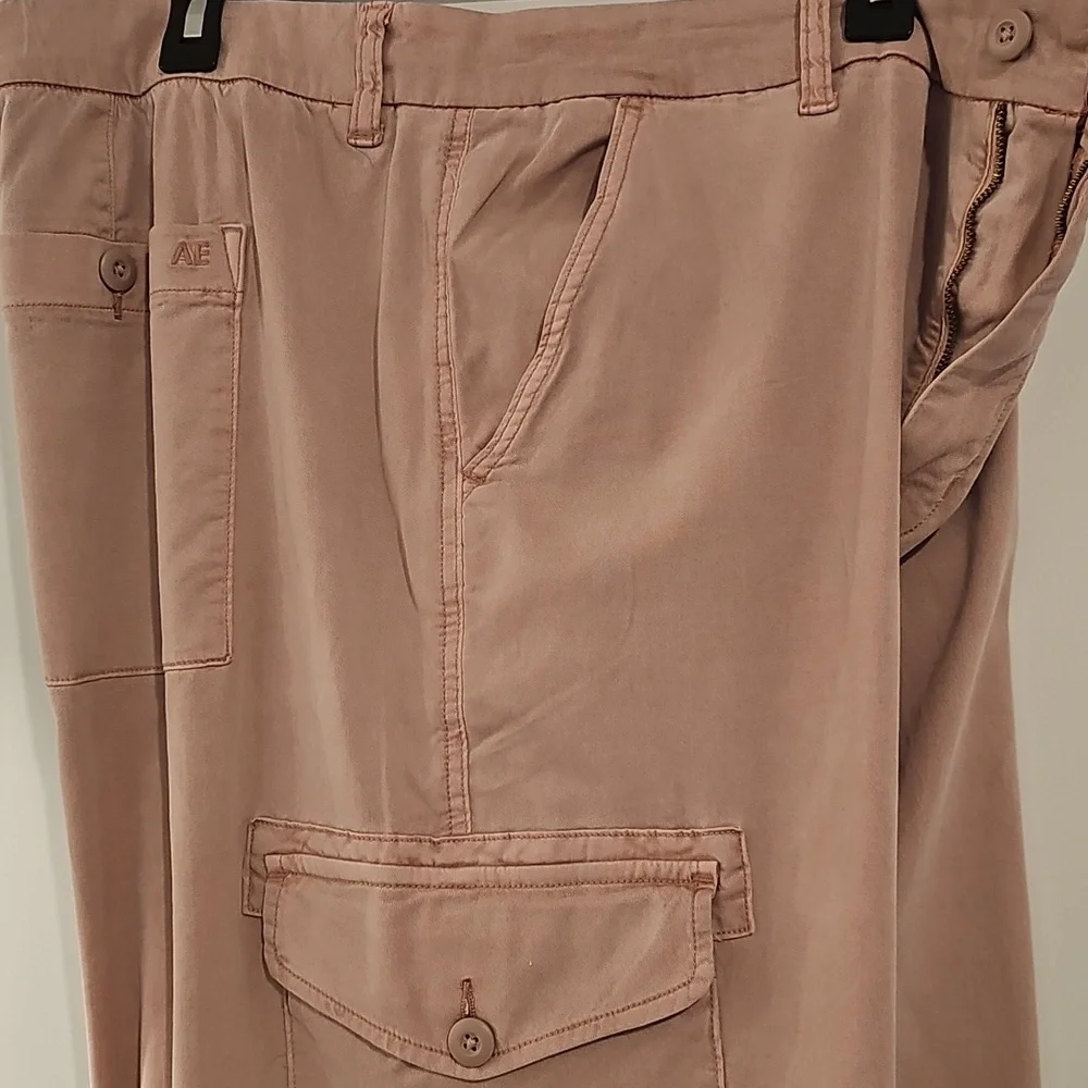 American Eagle Outfitters Women's Blush Dreamy Drape Wide Leg Stretch Cargo Pant - Picture 4 of 4